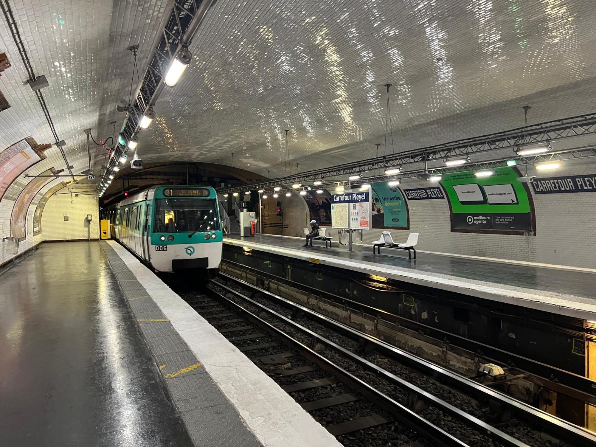 Exclusive Private Apartment By Warilco - Pleyel 25 M2 - A 1 Minute De La Station Metro Carrefour Pleyel Saint-Denis  Buitenkant foto